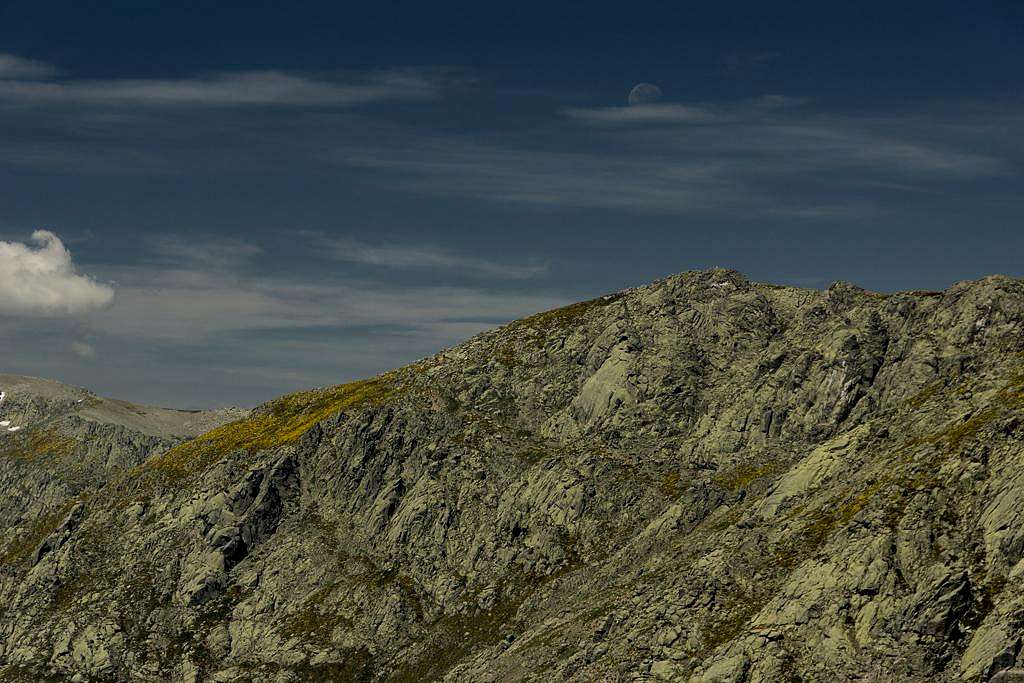 Moonset above Penon de la Mediadia