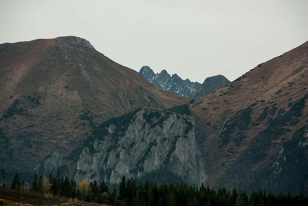 Mount Pysny Stit ridge from Spis Magura hills