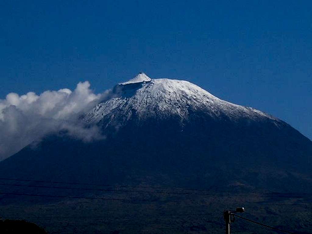 Montanha do Pico seen from...