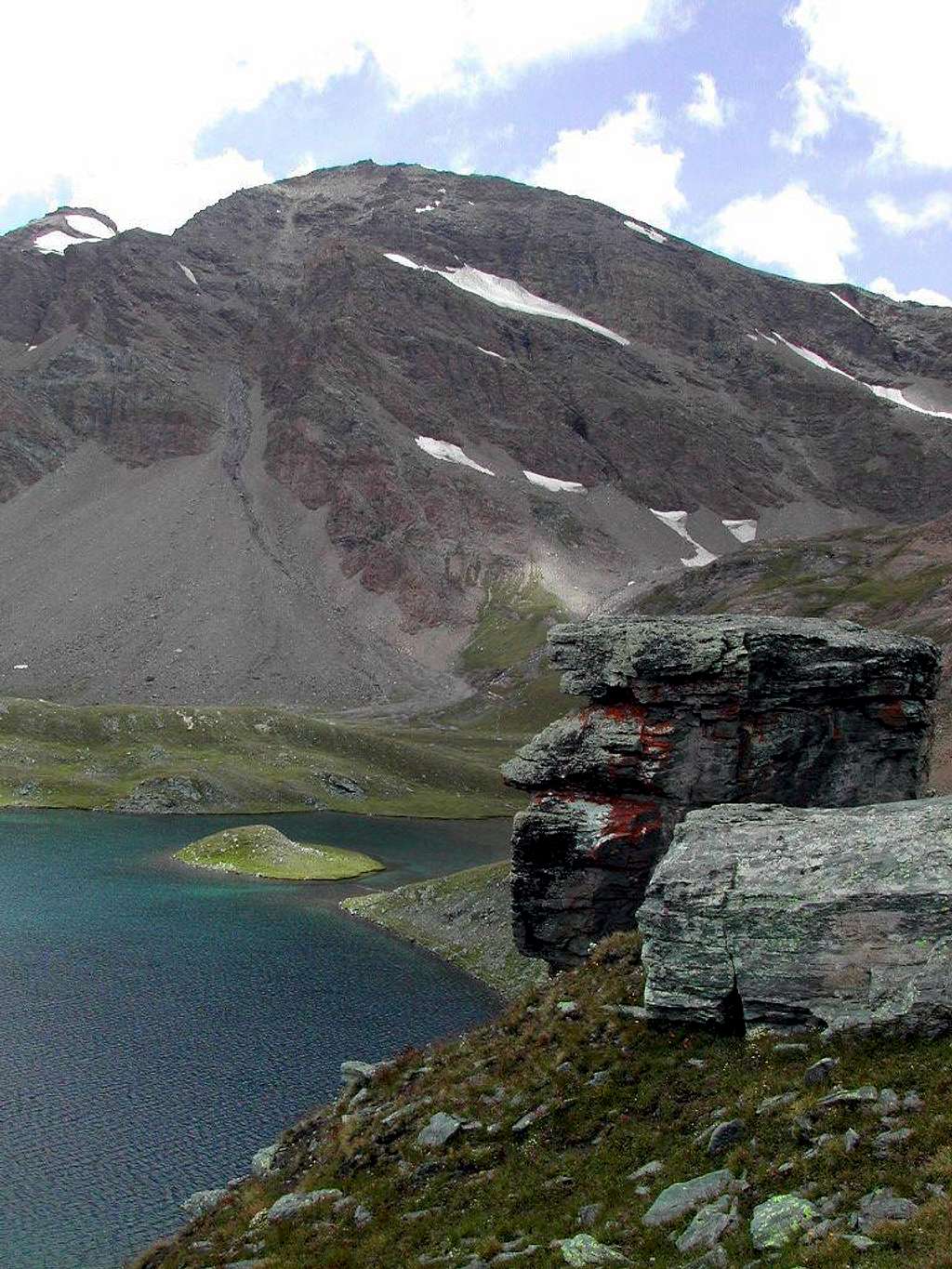 Gran Vaudala summits<br>  seen from the shore of Rosset lake