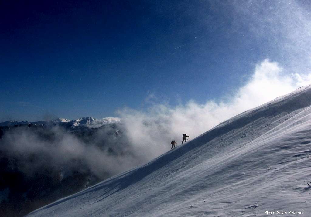 Orsaro, ski-mountaineers towards the summit