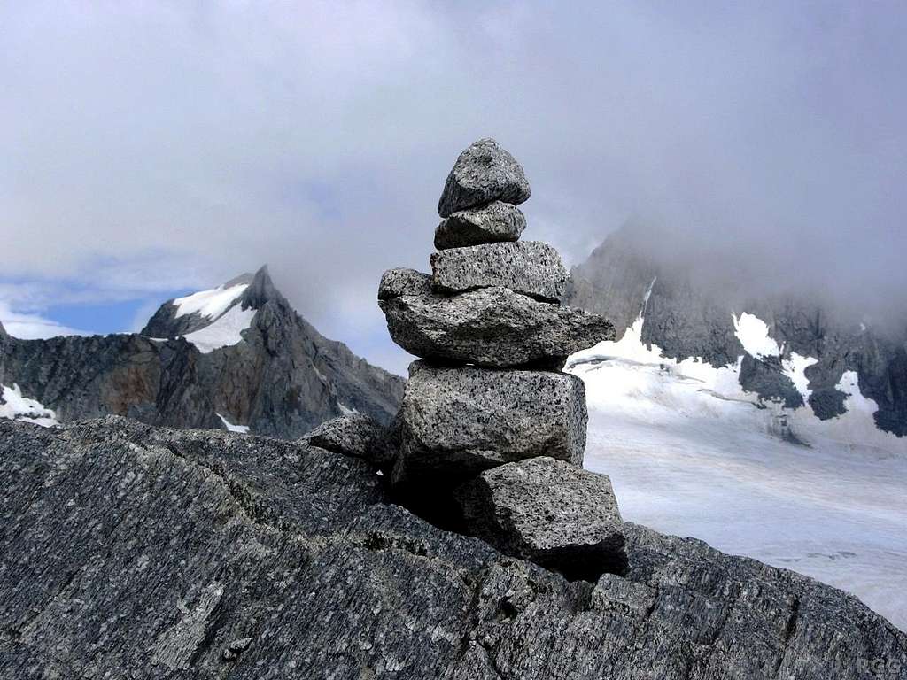 One of the many cairns along the Großer Möseler normal route