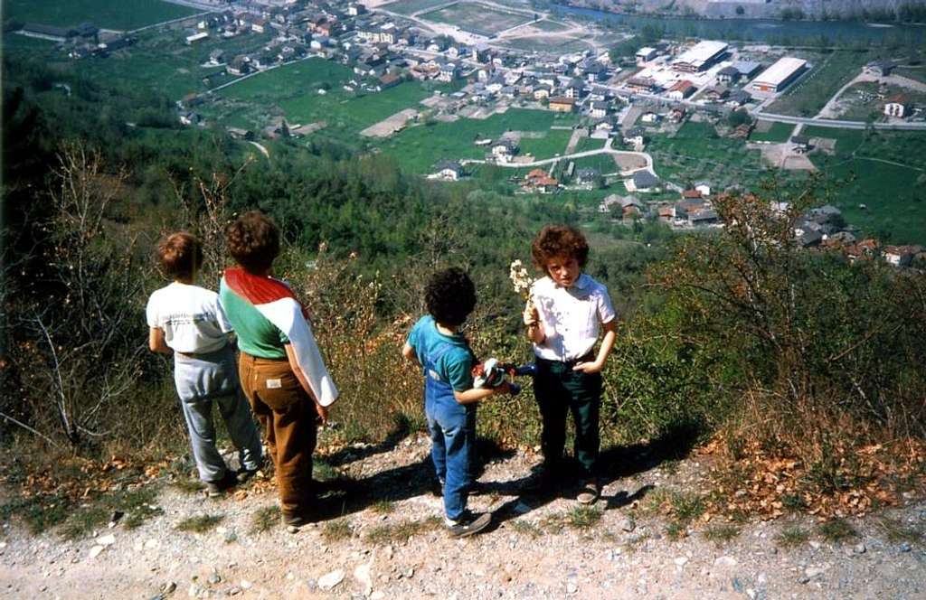 Kids & Teens ... Dirt Road above Alto & Pian Felina 1985