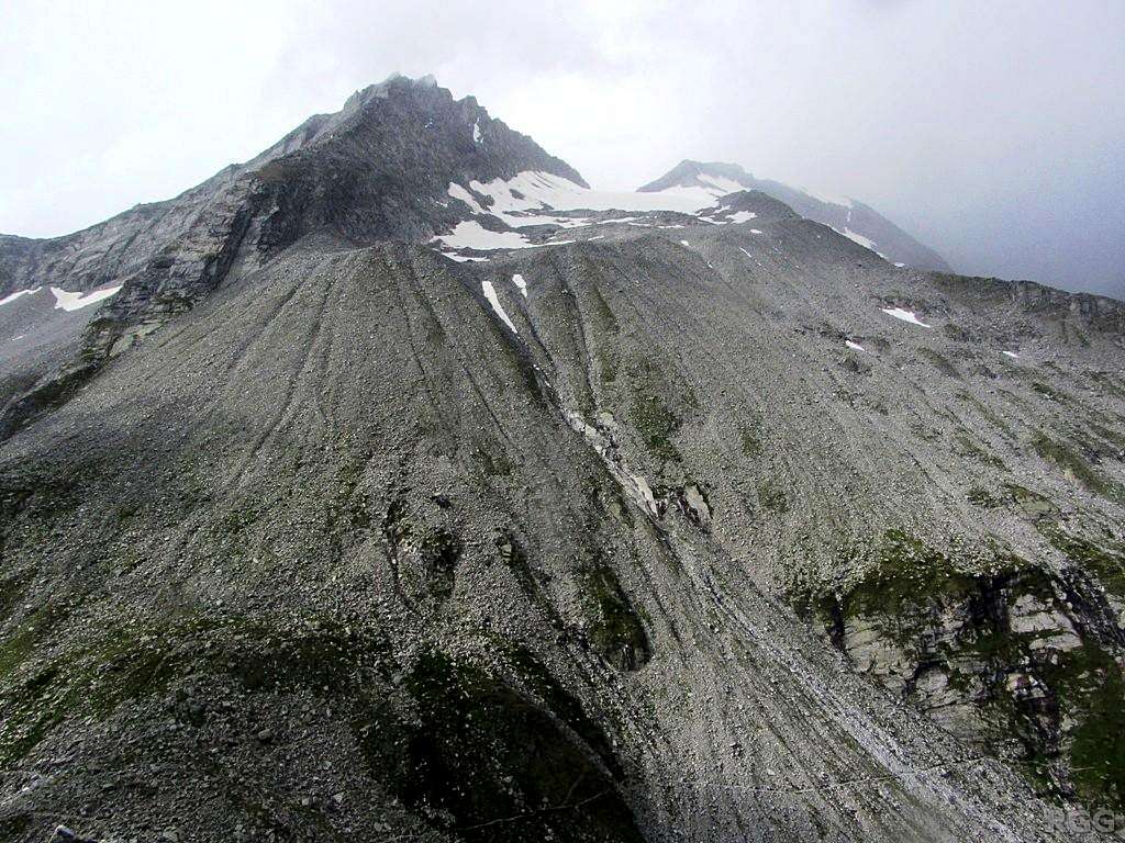 Niederer Weißzint appearing higher than the Hoher Weißzint from the slopes of the Napfspitz