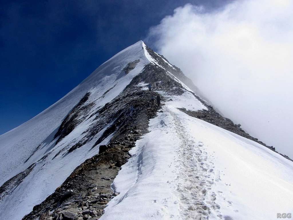Approaching the Hochfeiler summit ridge