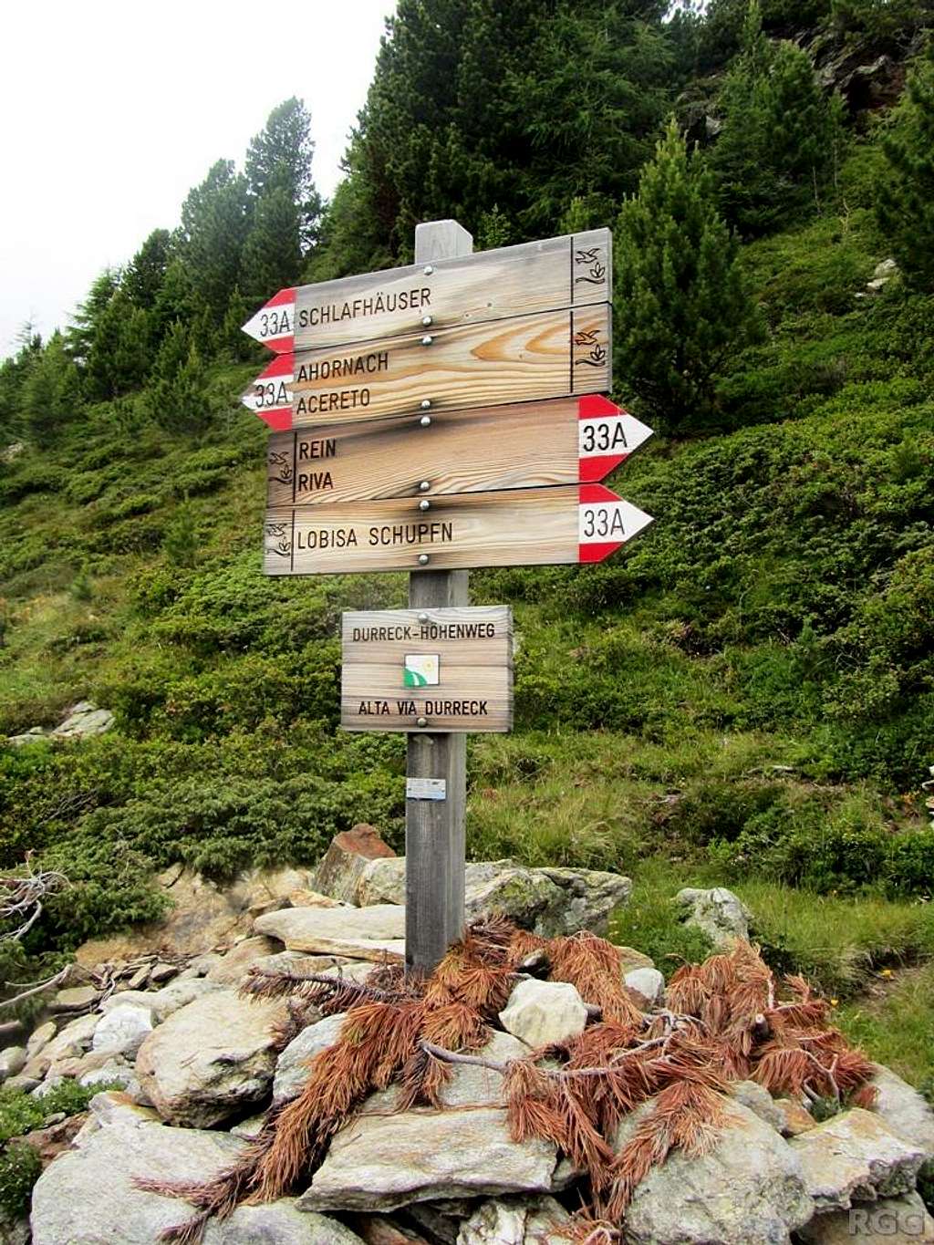 Signpost along the Durreck Höhenweg