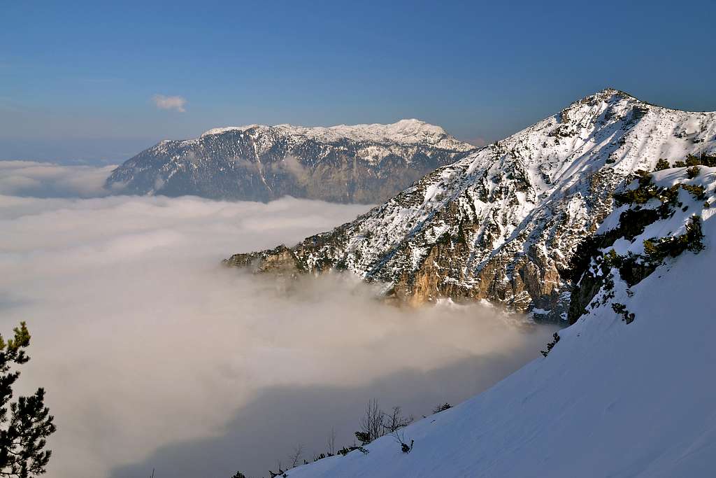 Untersberg and Dreisesselberg above inversion cloud