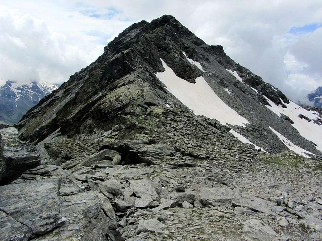Bärenluegspitz NE ridge, from the saddle with Dreieckspitz