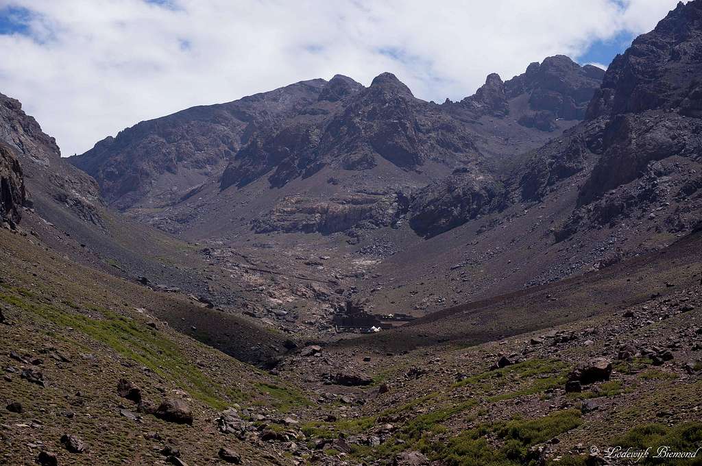 The Toubkasl Refuges (3200m) with Timesguida (4.089 m) and Ras n'Ouanoukrim (4.083 m)