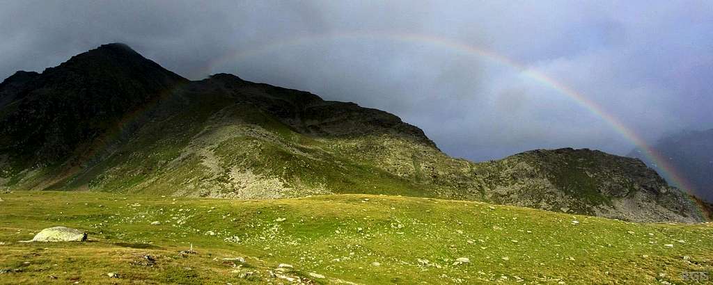 Rainbow against the backdrop of the Brunnerleitenspitz
