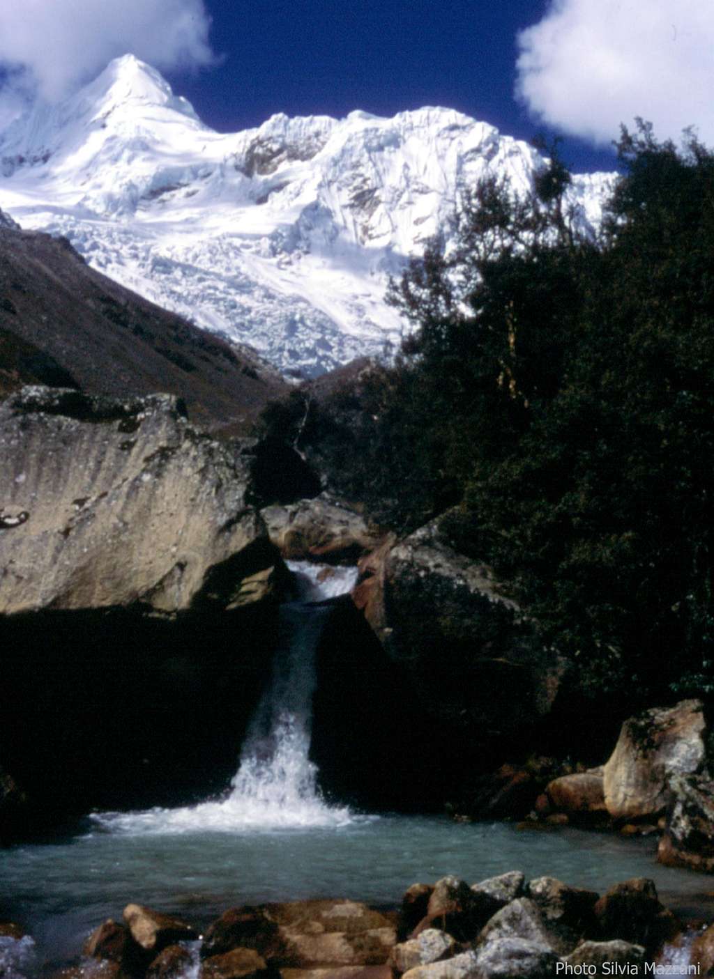 Little waterfall near the BC and Toqqlaraju
