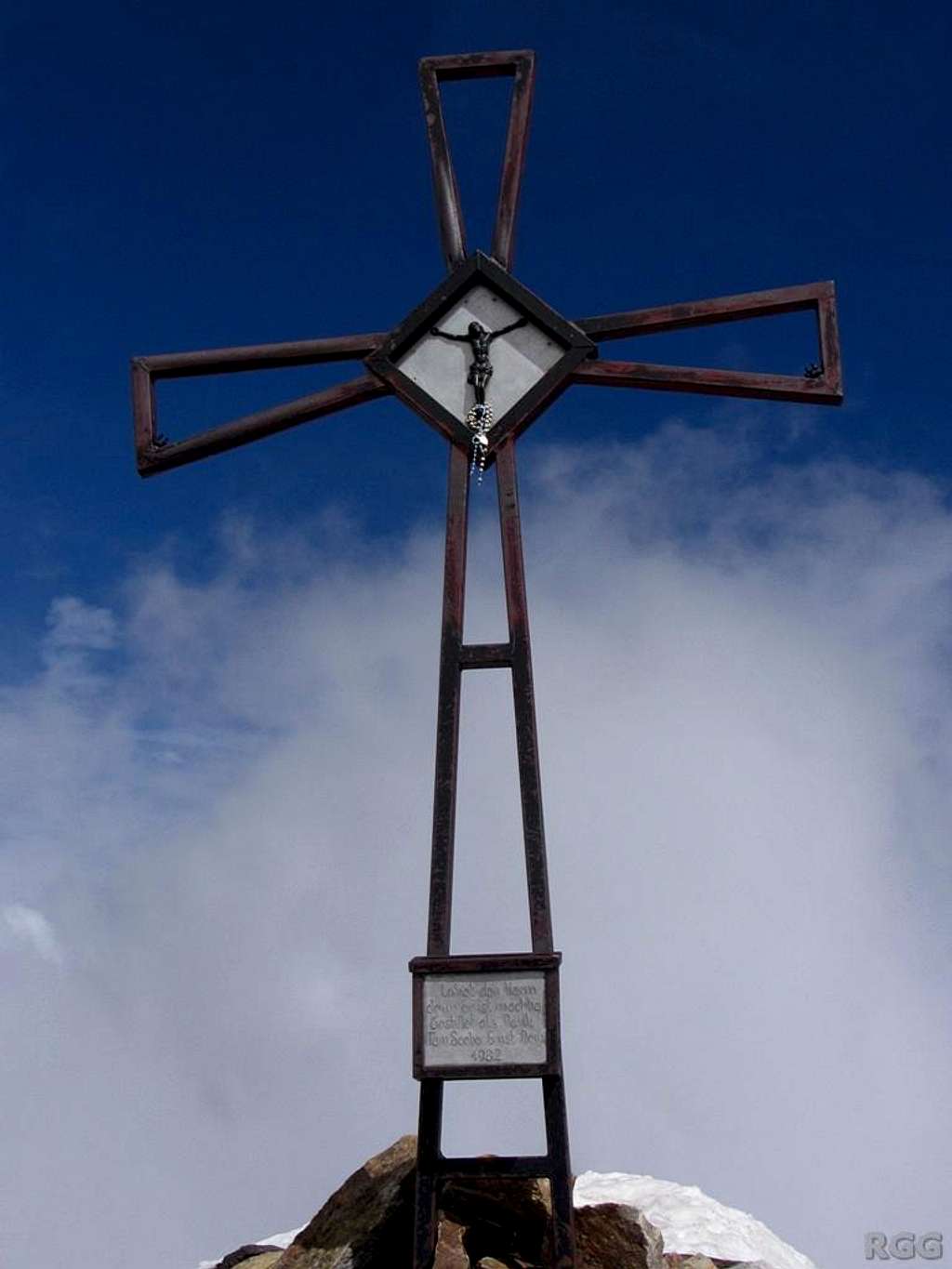 Schneebiger Nock summit cross