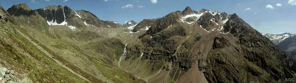 180° panorama to the east from near the Winnebachseehütte