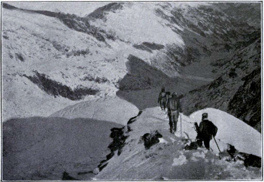 Descent of a snow ridge