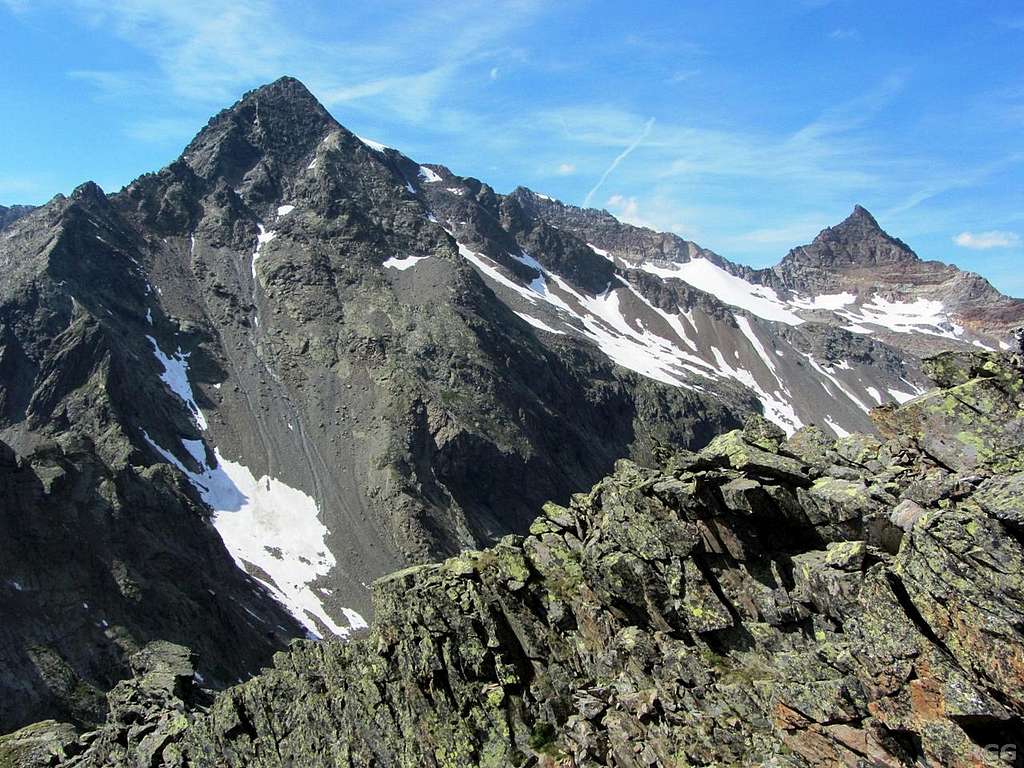 Breiter Grieskogel (3287m) en Larstigspitze (3172m) van hoog op Gänsekragen