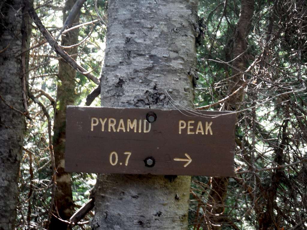Spur Trail Sign to Pyramid Peak
