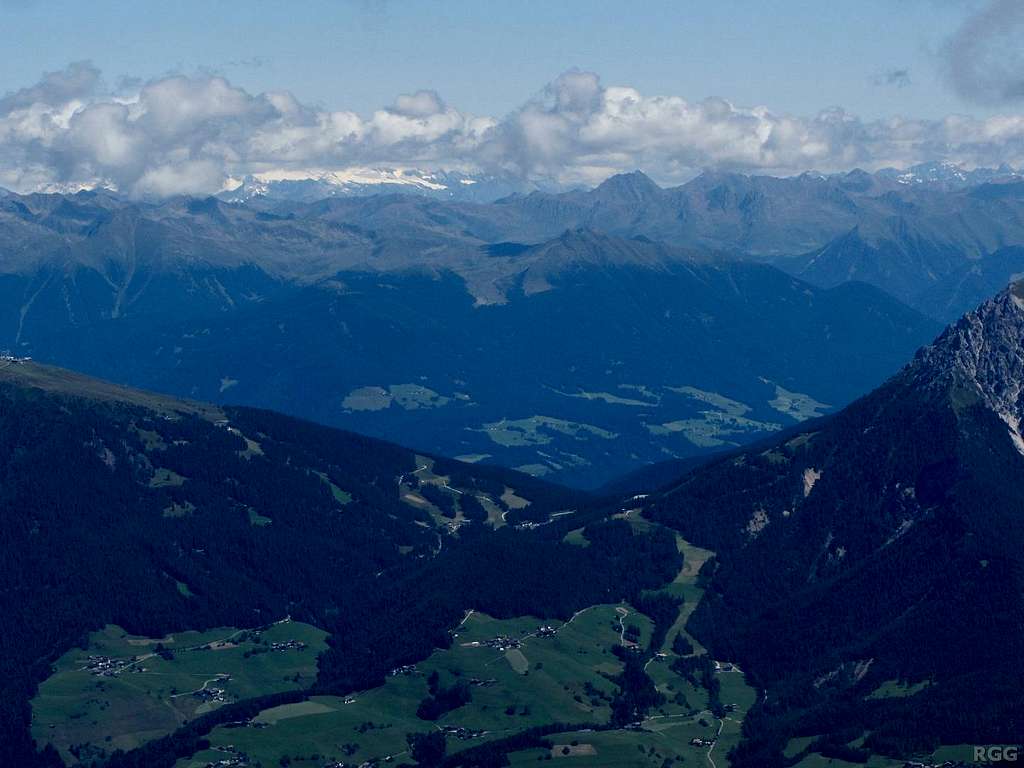 Zooming in on the Glockner Group from Peitlerkofel