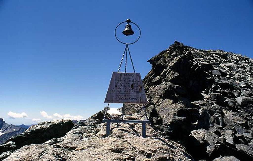 Gran Paradiso GROUP: the bell...