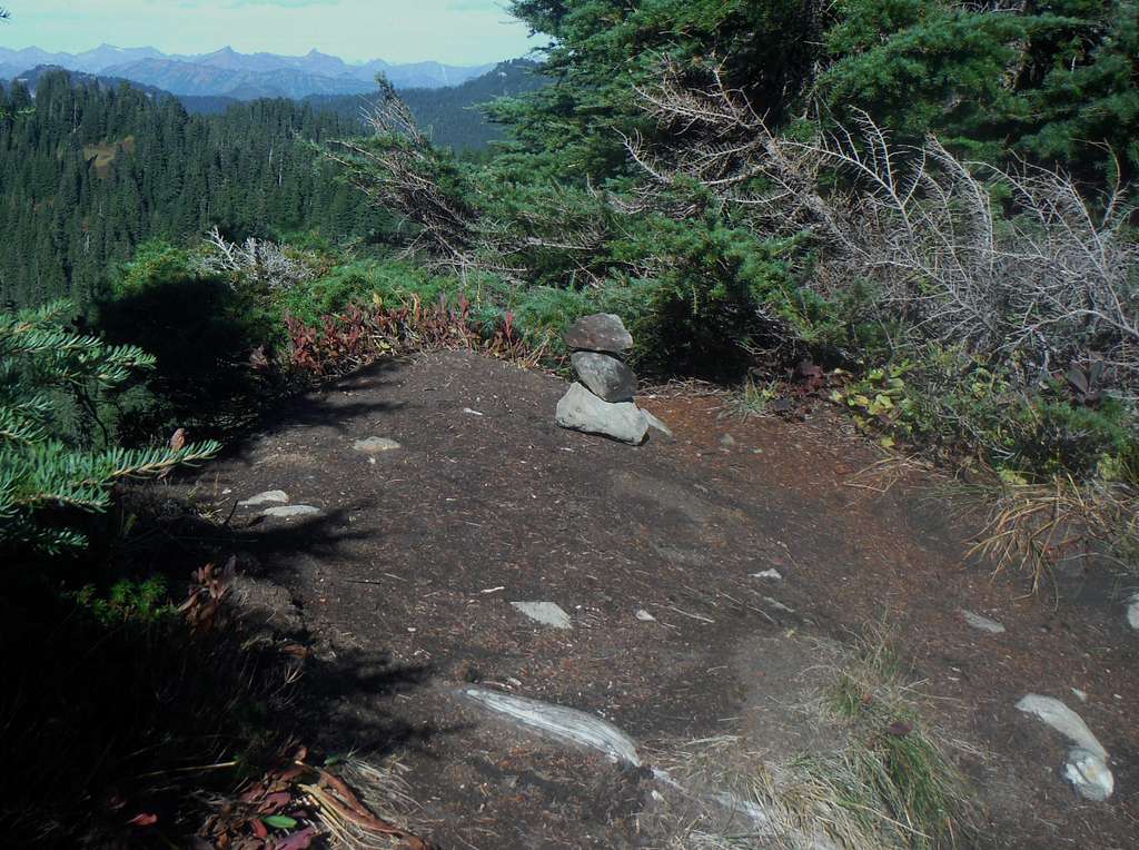 The cairn marking the spur trail
