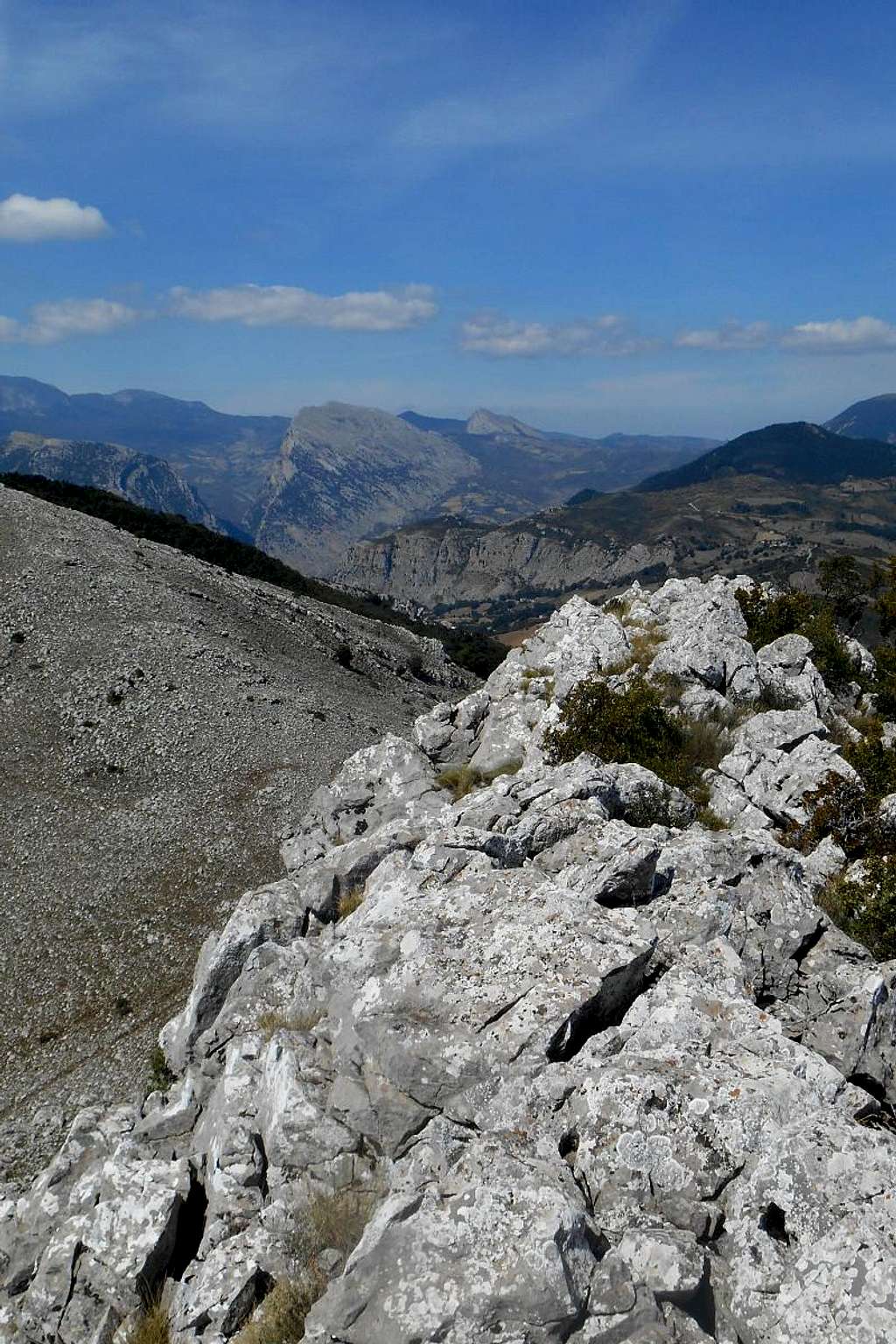 Monte Panno Bianco (1,330 m) - summit ridge