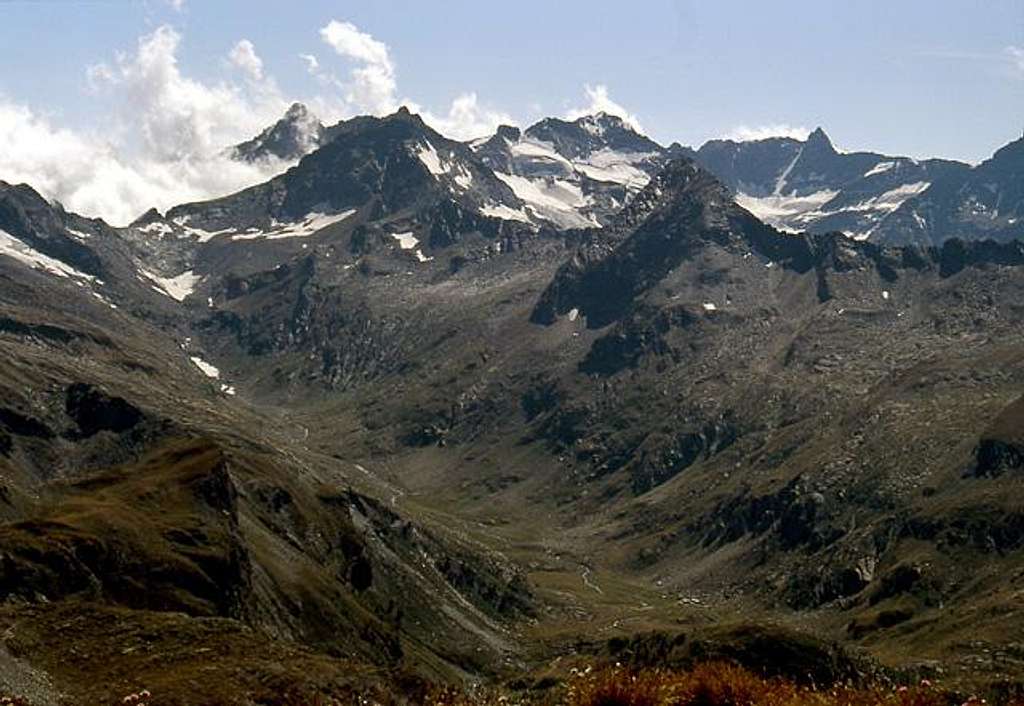  Southwards view of the pleasant Vallone di Bardoney from the facing Col des Invergneux