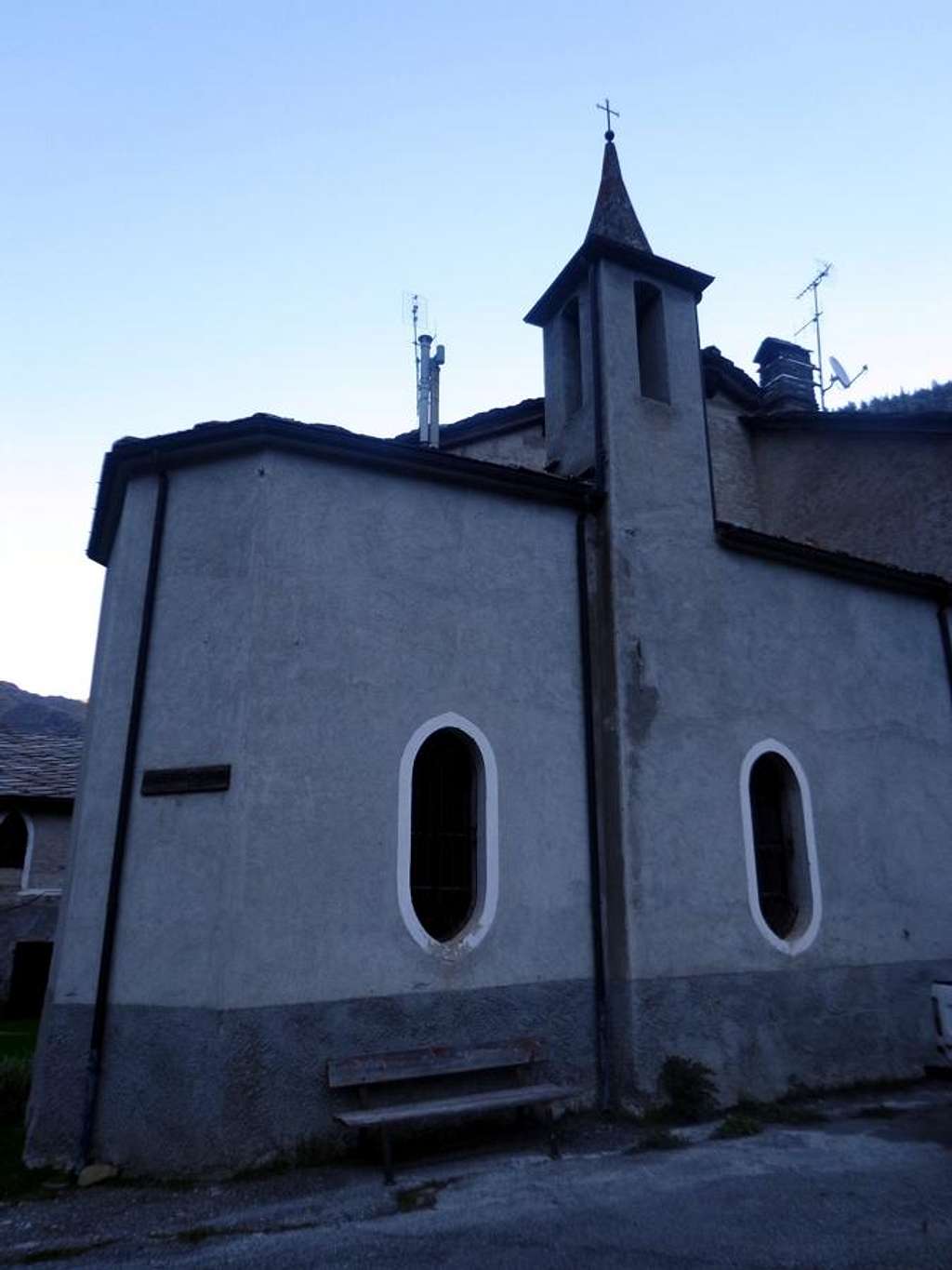 (Valgrisa) Prariond Chapel with windows ogival 2015