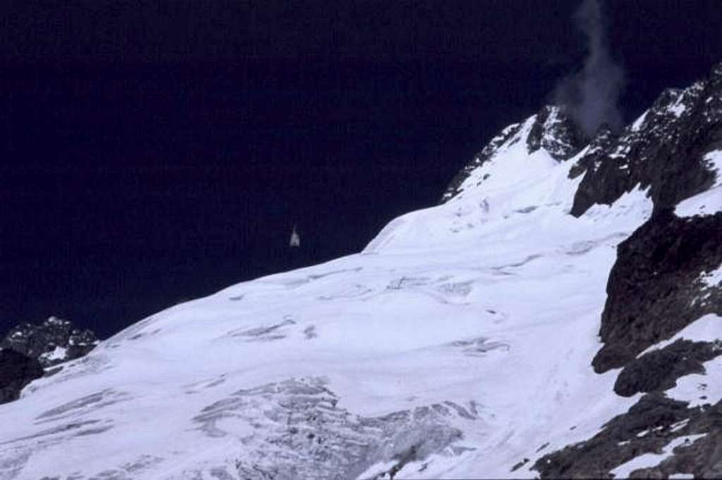 A helicopter rescue on Mont...