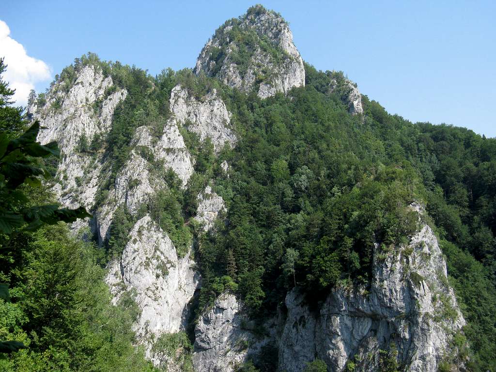 Stogşoare Massif (1270 m)
