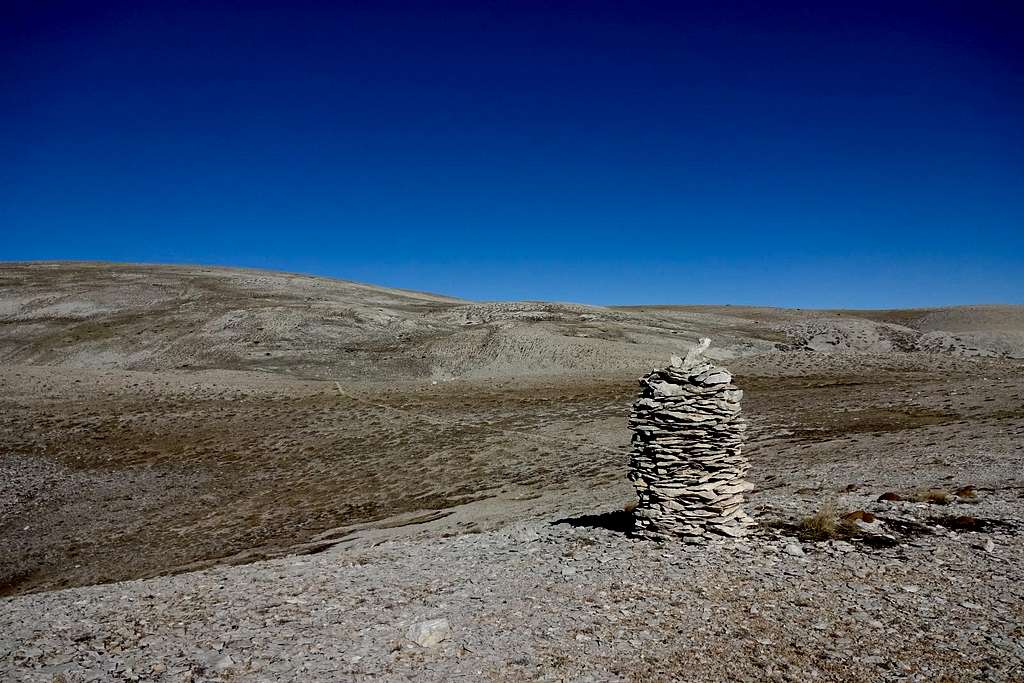 Cairn - hiking path H6 - in vicinity of Monte Macellaro