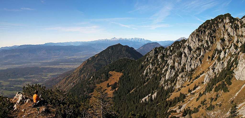 On the S-SW ridge of Storzic