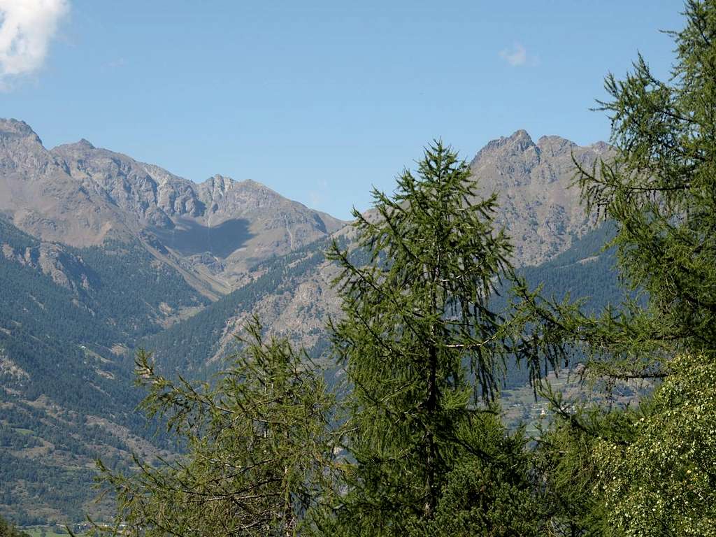 Lower Comba Dèche towards St. Barthélemy Hill 2015