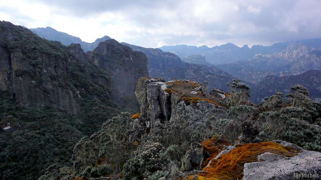 Rwenzori panorama: vertical cliffs and Rugendwara (4300m)