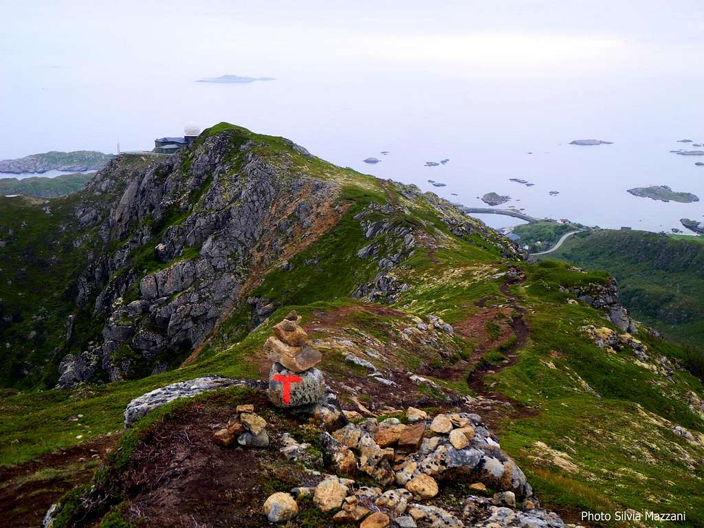Kvalaksla summit ridge above Stø