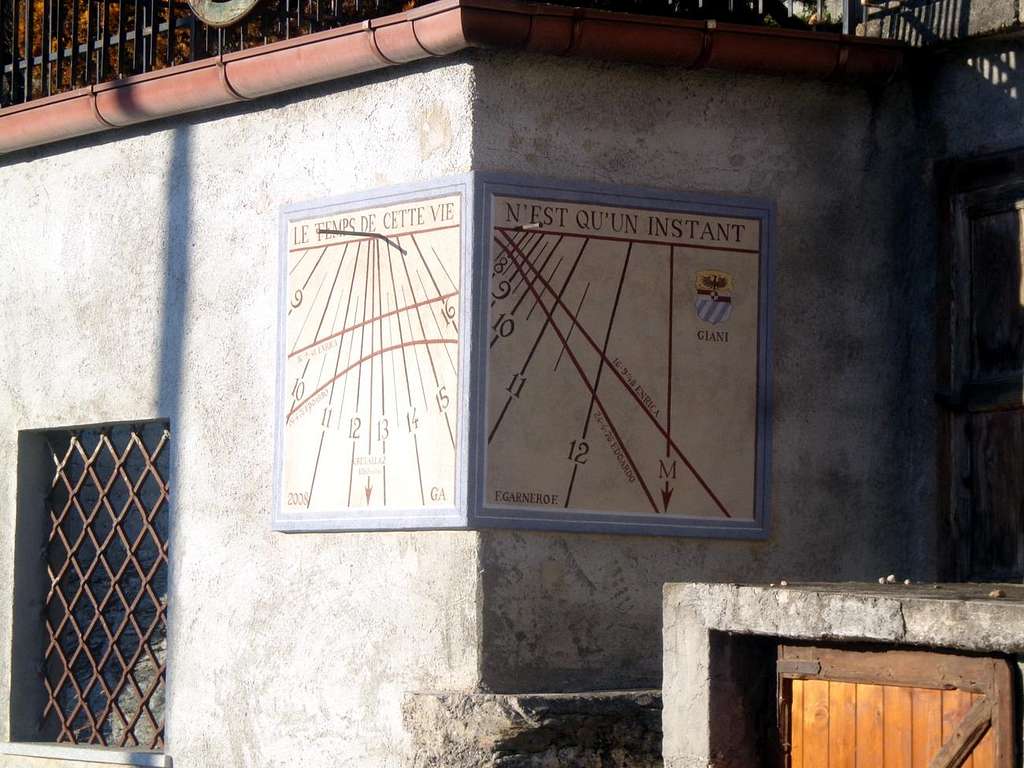 Unnamed Vallon Old sundial in Cretallaz Village 2015