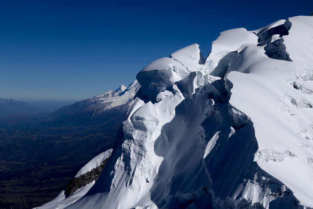 Vallunaraju - Broken Summit