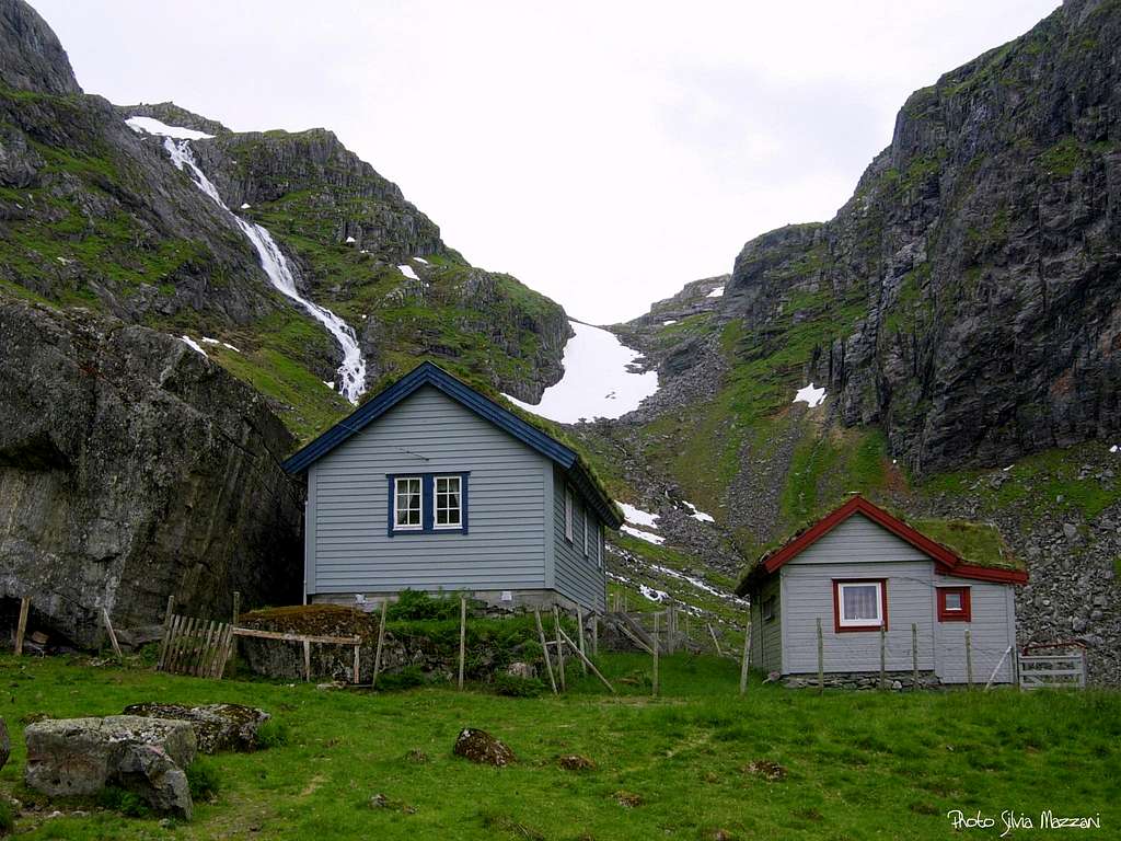 Eggjenibba, Gosemyrstøylen small cabins