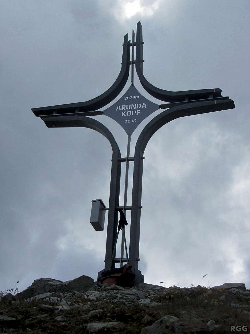 The modern Arundakopf summit cross