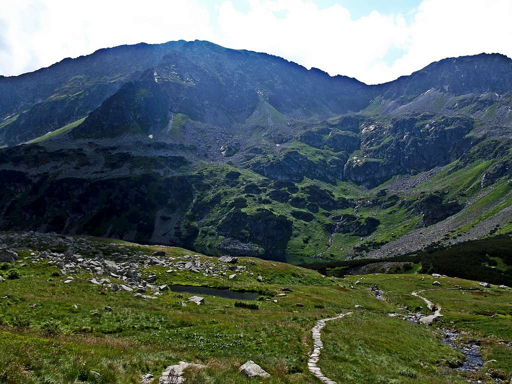 A clear path leading to the Szpiglasowa Pass