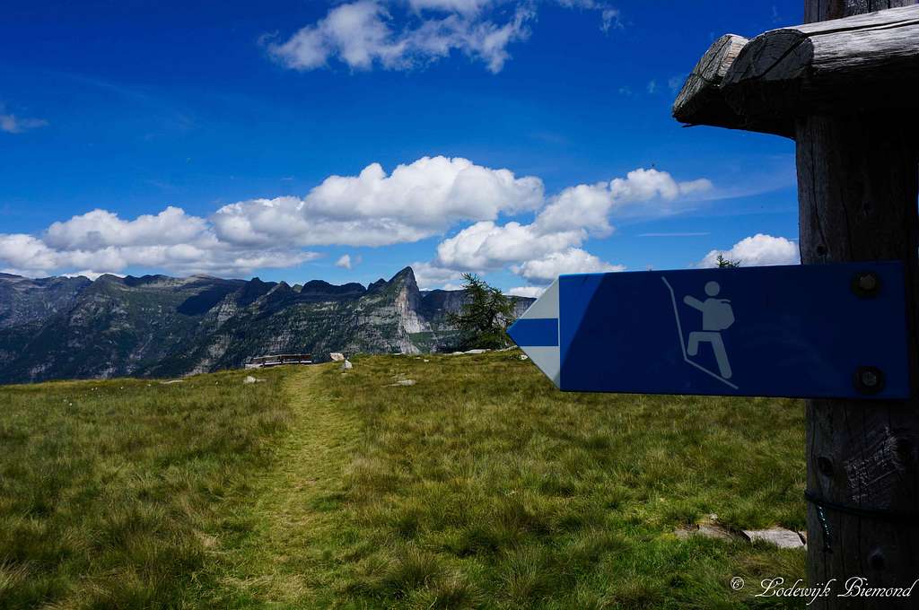 Sentieri at Starlaresc (1880m)