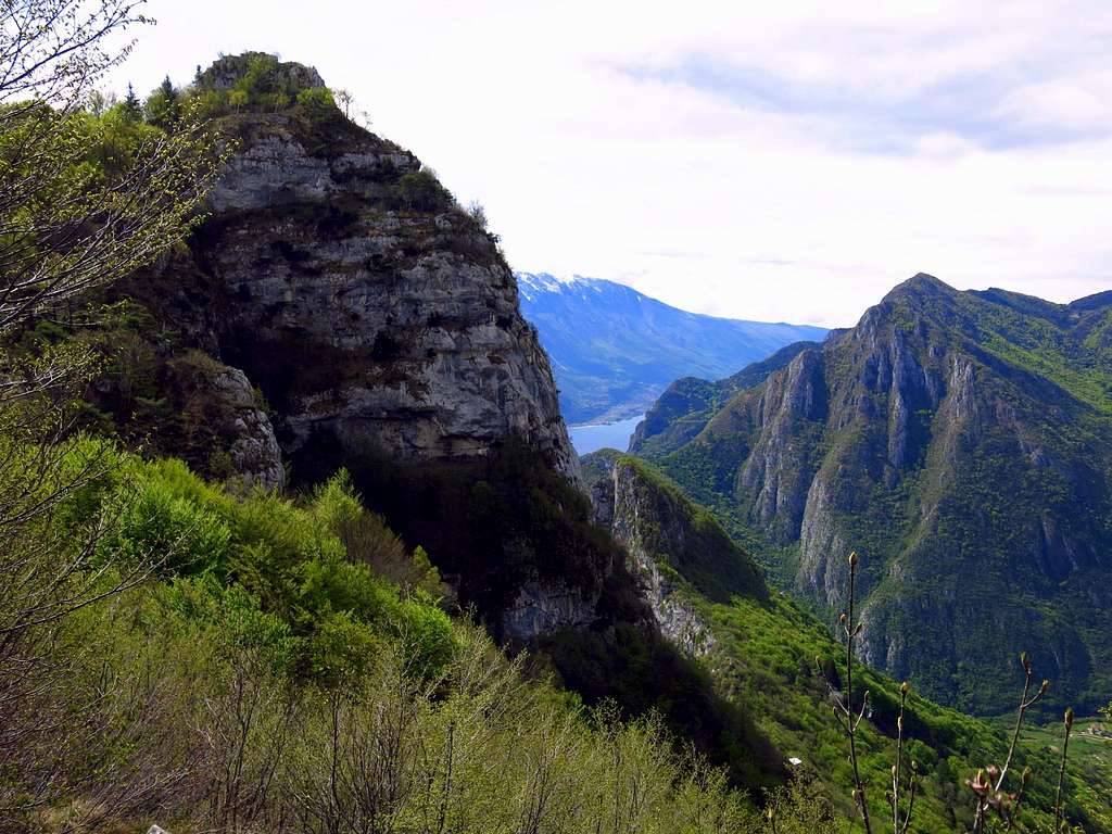 Cima Grotta Daei and Garda Lake seen from the route to Rocchetta Giochello