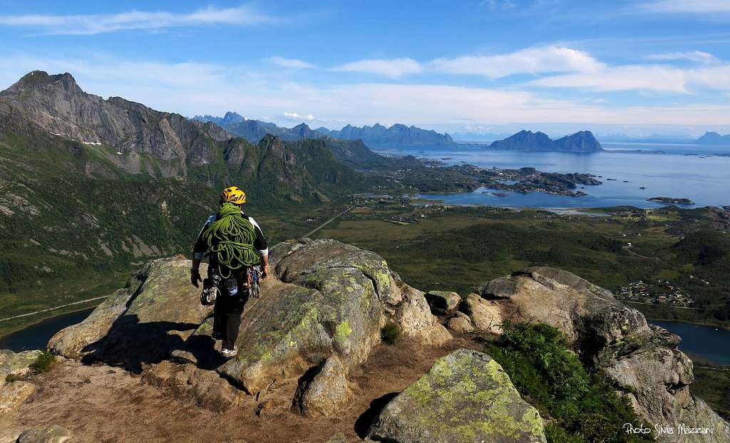 Summiting Glåmtinden