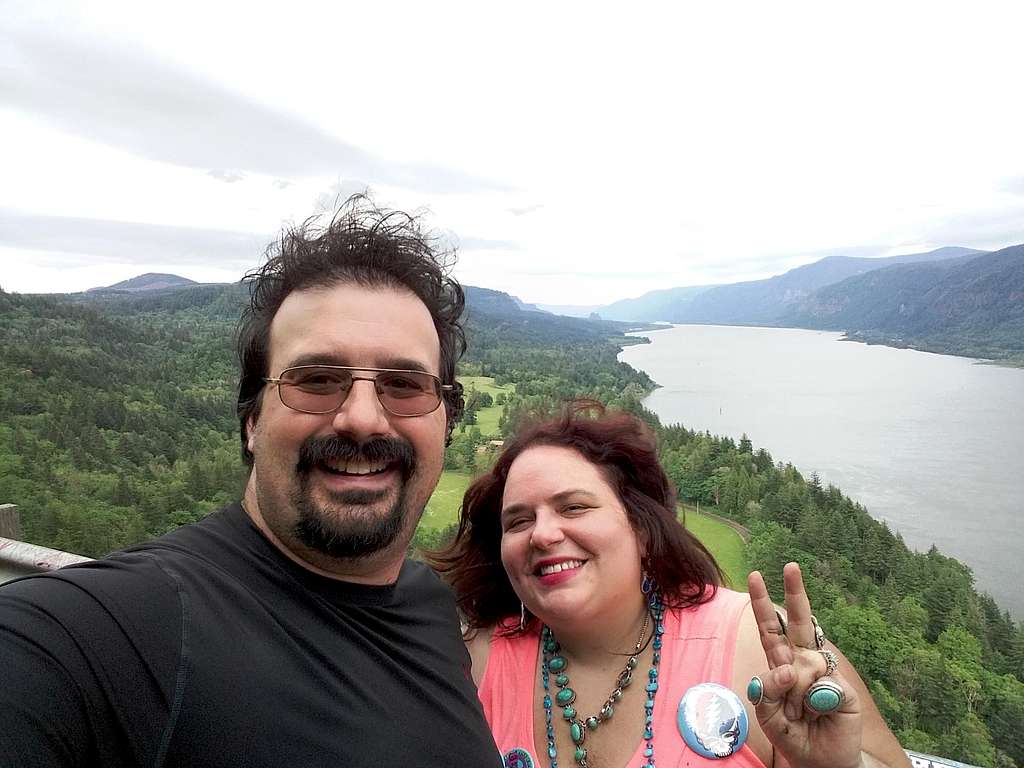 BearQueen and EastKing on Little Beacon Rock