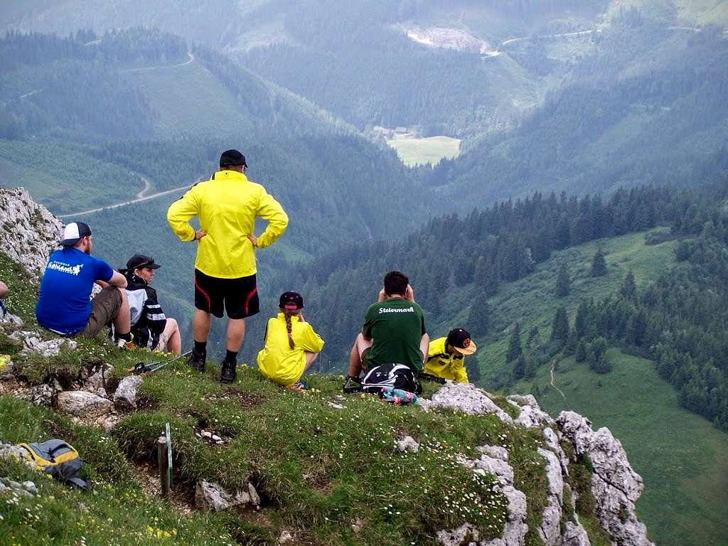 Hikers enjoying the view after successfully completing the Teufelsteig ascent to Hohe Veitsch