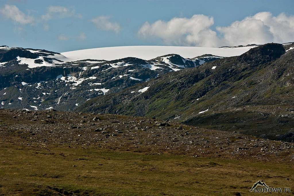 Snowy plateaus over Tjaktja pass