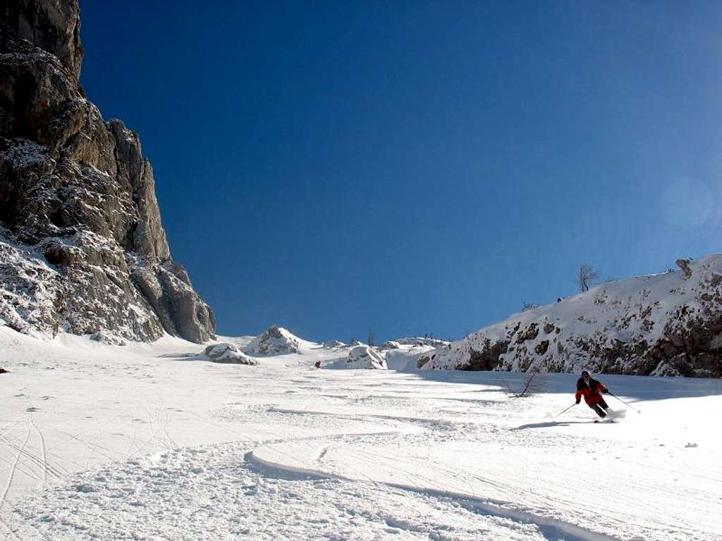 Skiing down from Kaiserwart