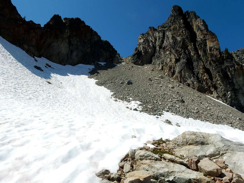 Approaching the high notch on Arches Peak