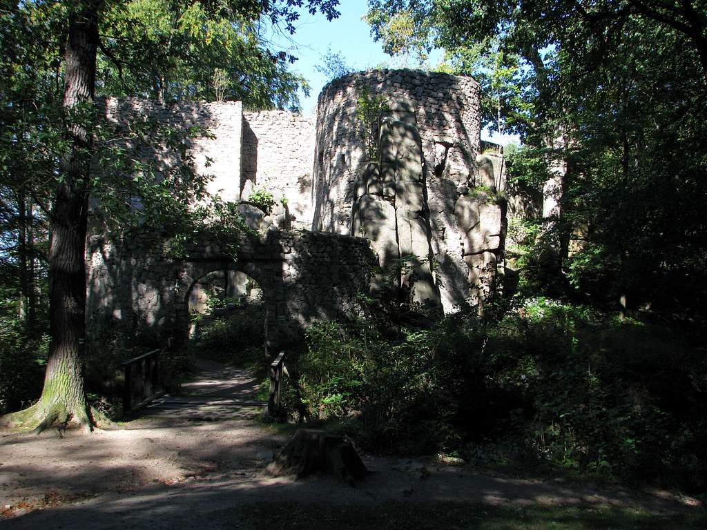 Gateway to Bolczów Castle in summer