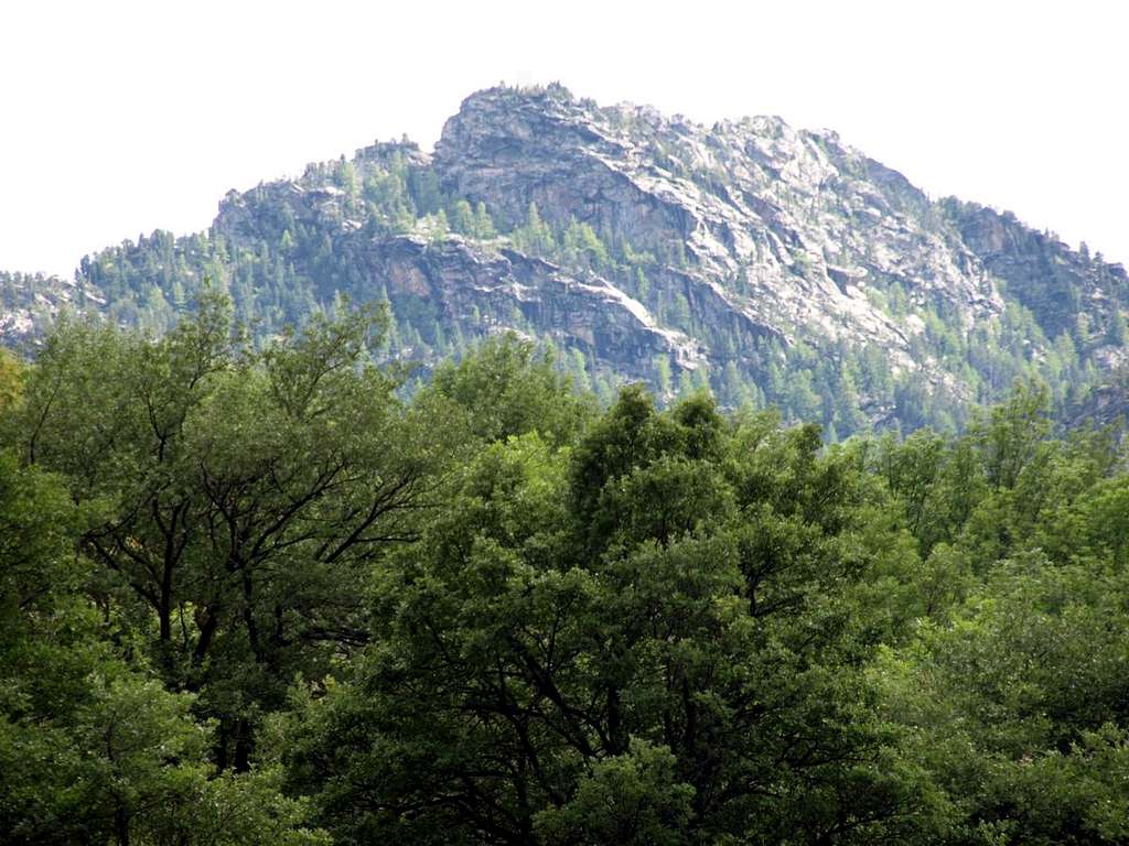 Rocky boulders & walls in Bellecombe middle part 2016