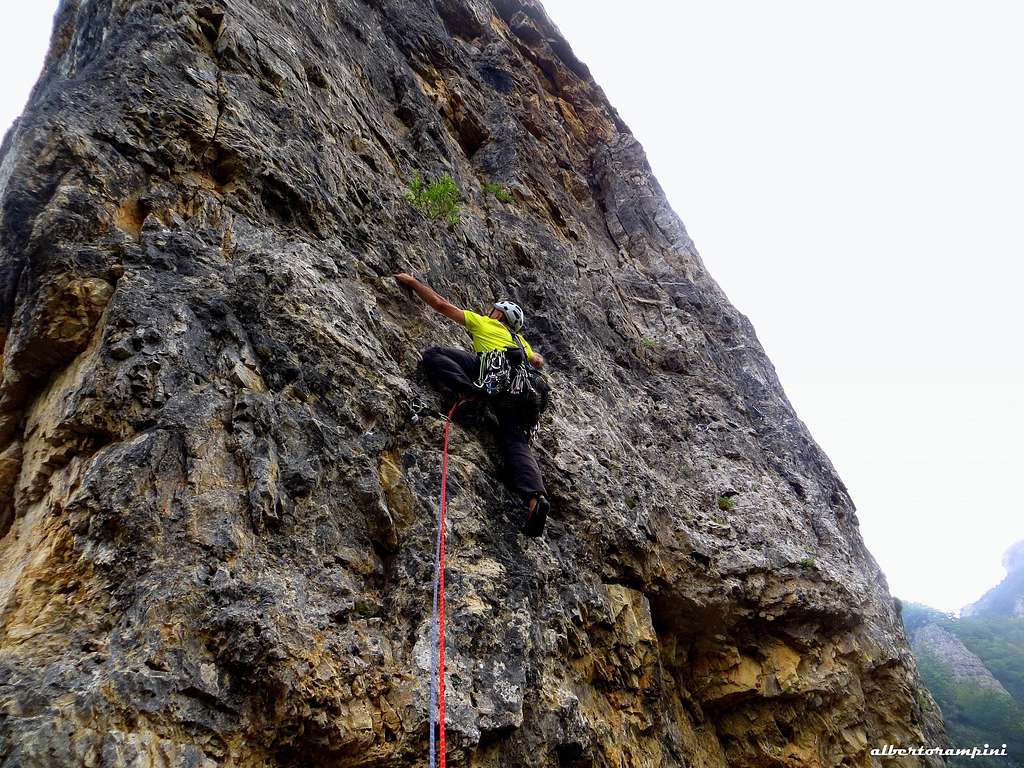Fratòn, climbing the summit needle