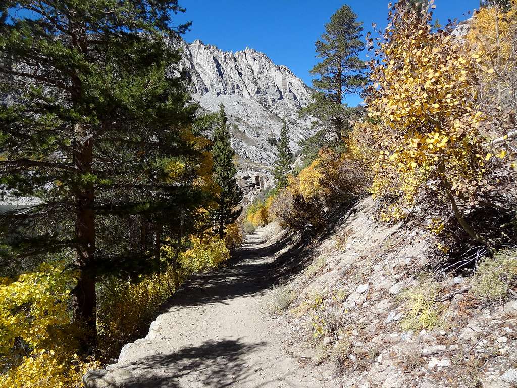Bishop Pass Trail in the Fall Season